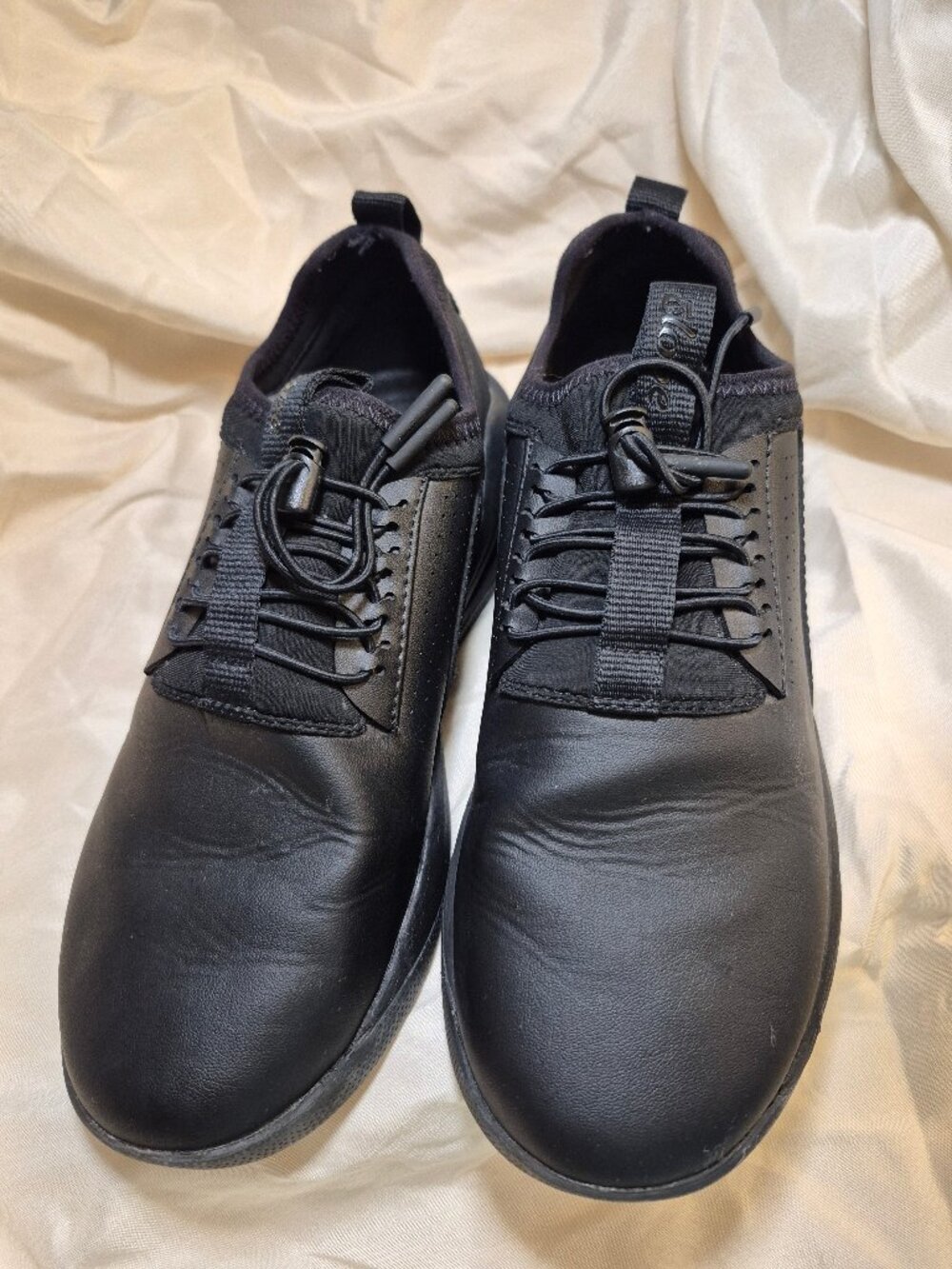 Clove Classic Healthcare Nursing Sneakers - Night Black (Women's 8.5 / Men's 7)